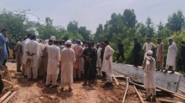 People's protest at Kohat Dhoda Chowk, demand to build flyover