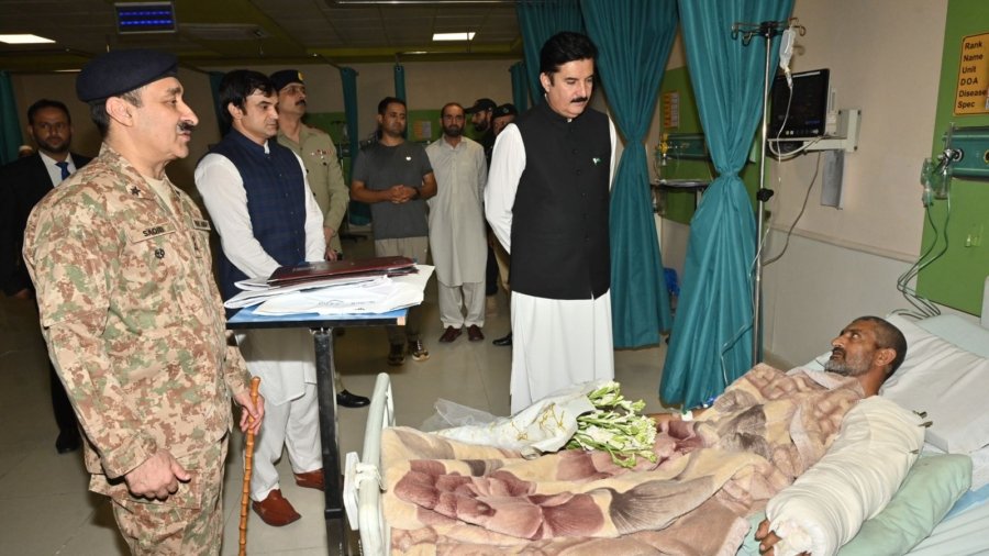 Governor Khyber Pakhtunkhwa Faisal Karim Kundi visit to CMH Peshawar