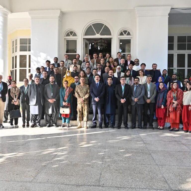 Governor Khyber Pakhtunkhwa meets with participants of National Security Workshop