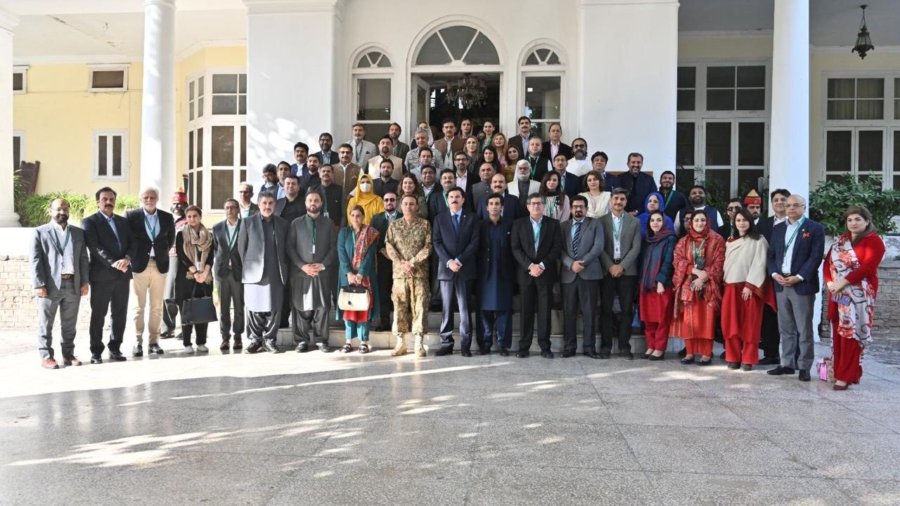 Governor Khyber Pakhtunkhwa meets with participants of National Security Workshop