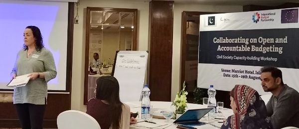 “Training session on equity budgeting for media representatives.”