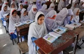 Issuance of written contracts to teachers in private schools made mandatory.