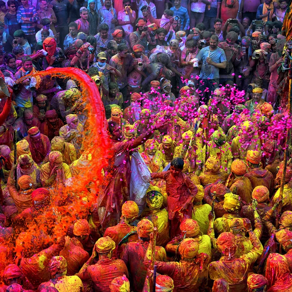 KP Governor congratulated the Hindu community on Holi.