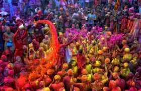 KP Governor congratulated the Hindu community on Holi.