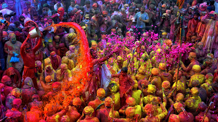 KP Governor congratulated the Hindu community on Holi.