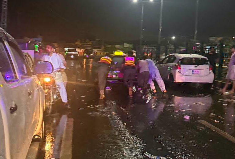 Peshawar: Rescue 1122's dewatering operation continues after recent rains
