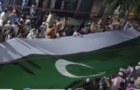 For the first time in the history of the tehsil, a 200-foot-long Pakistani flag was displayed in Rustam.
