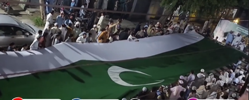 For the first time in the history of the tehsil, a 200-foot-long Pakistani flag was displayed in Rustam.