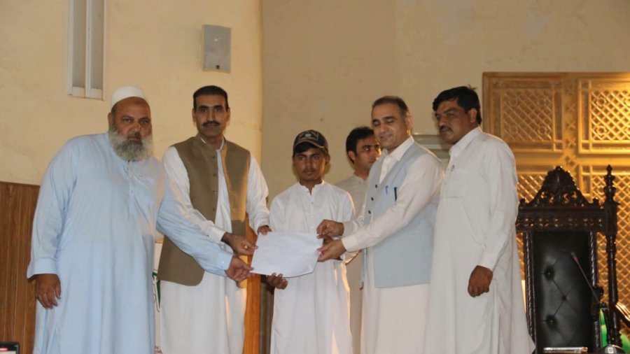 Mardan: Naat recitation and Quran recitation competition held